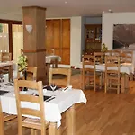 Lea's Country & Restaurant Hotell 3*