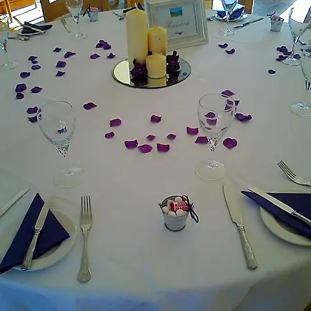 Lea's Country & Restaurant Pickering