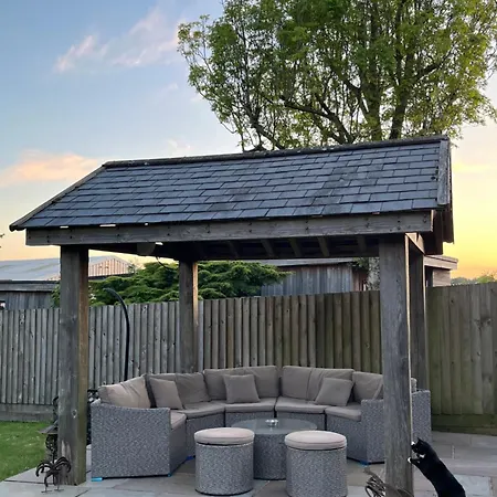 Lea's Country & Restaurant Pickering